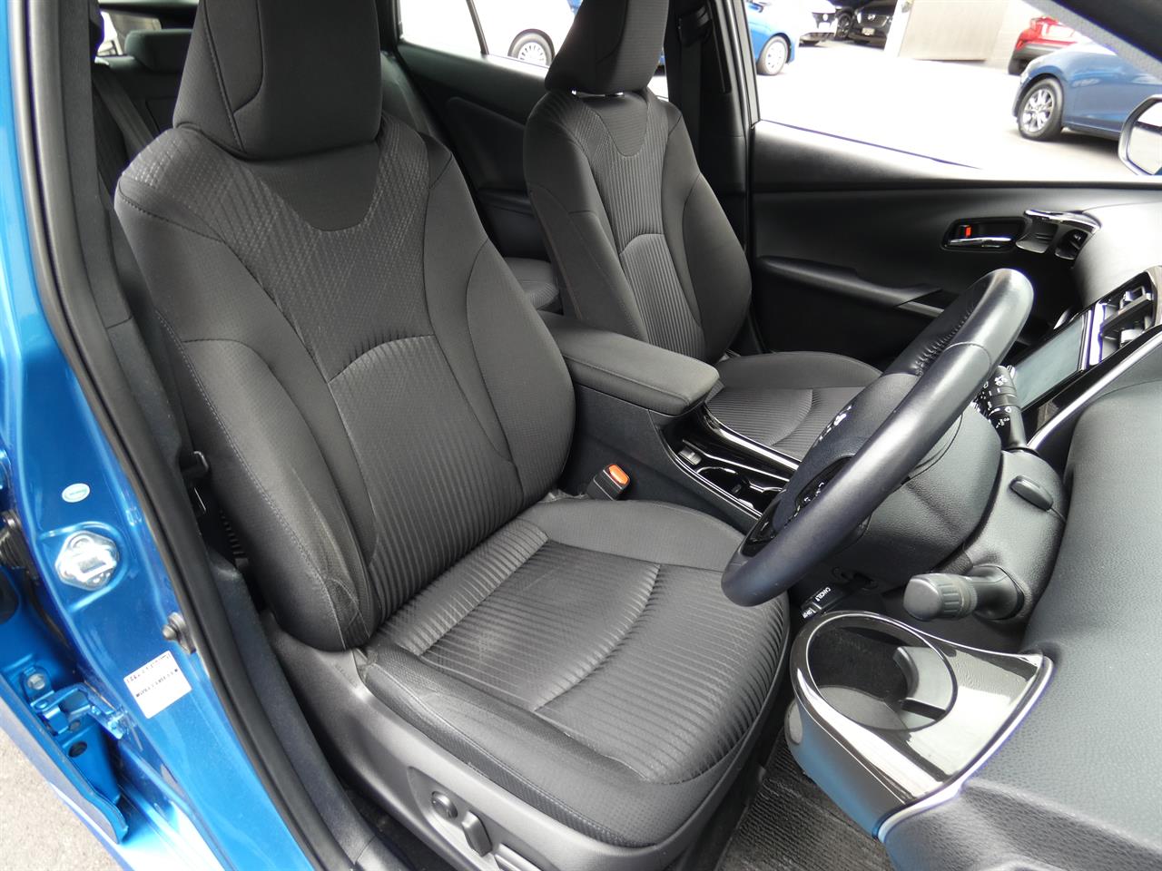 2019 Toyota Prius thumbnail