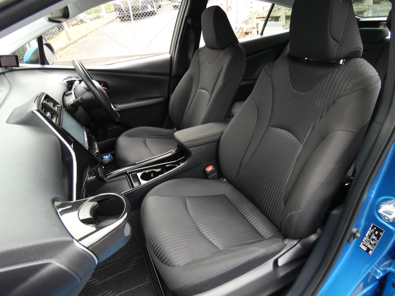2019 Toyota Prius thumbnail