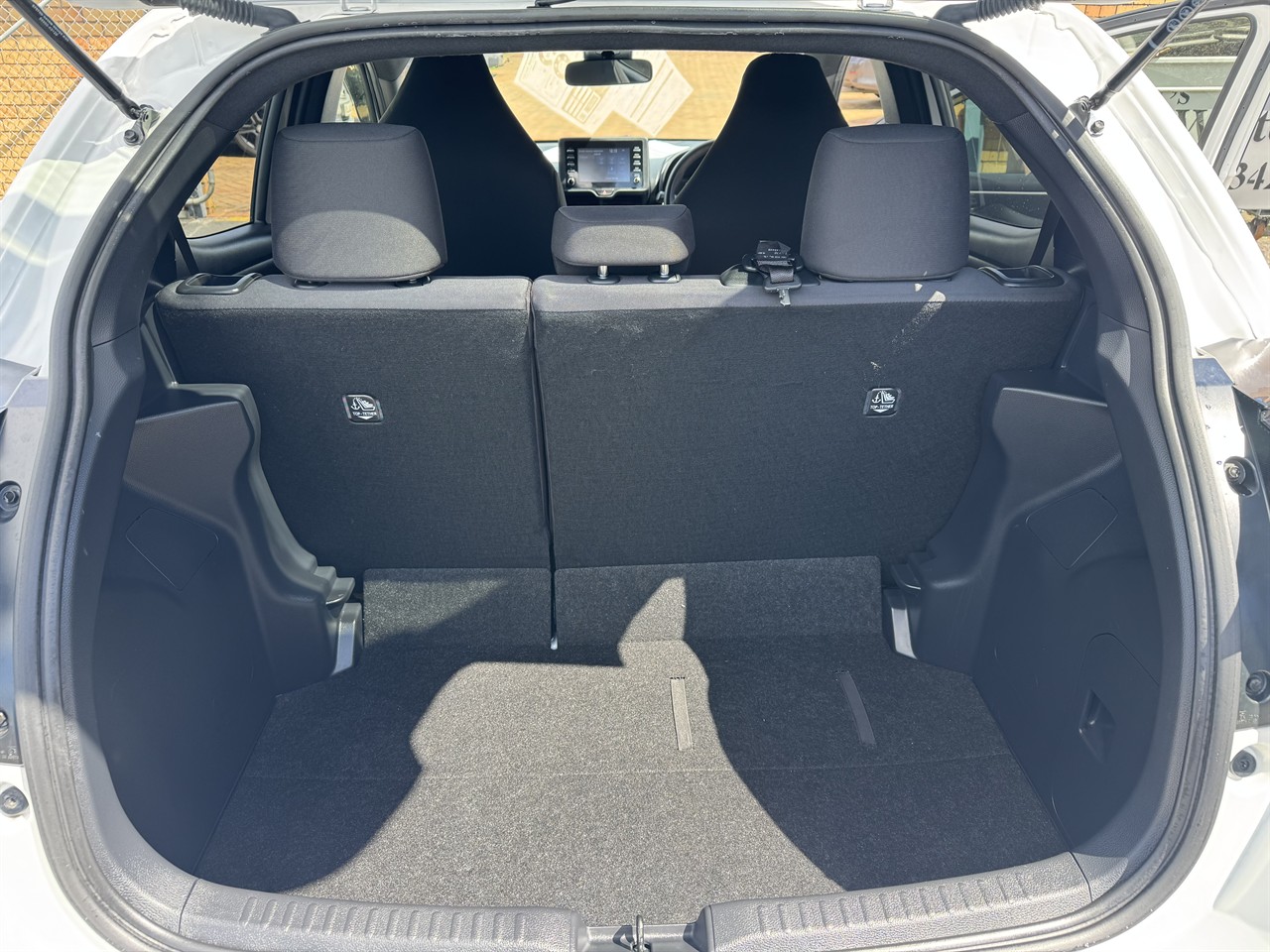 2021 Toyota YARIS thumbnail
