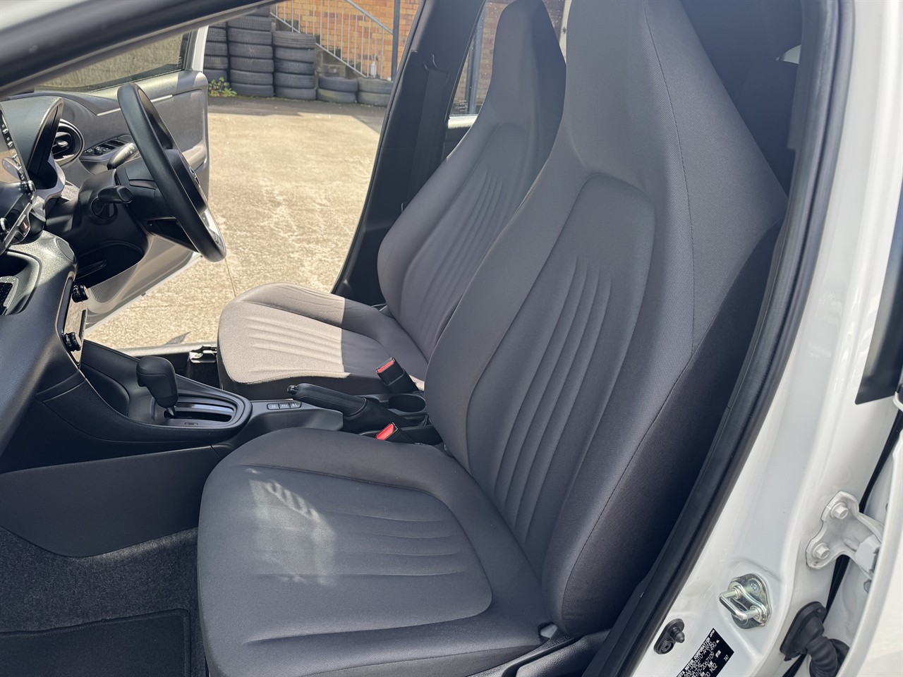 2021 Toyota YARIS thumbnail