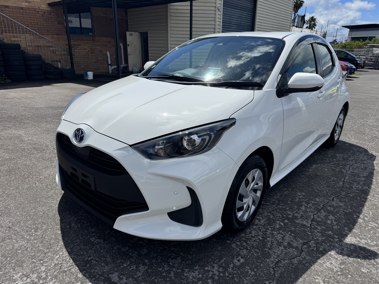 2021 Toyota YARIS thumbnail