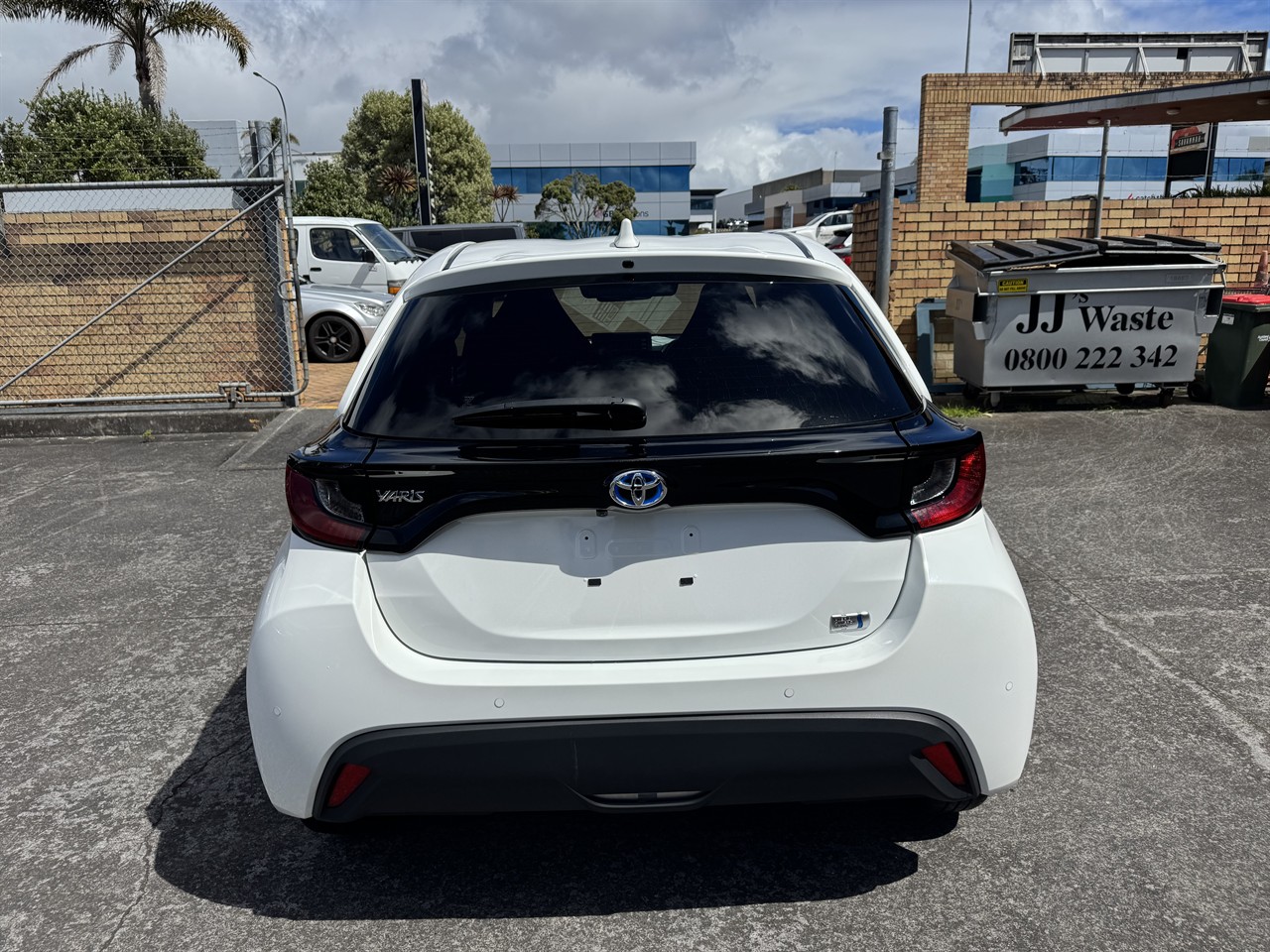 2021 Toyota YARIS thumbnail