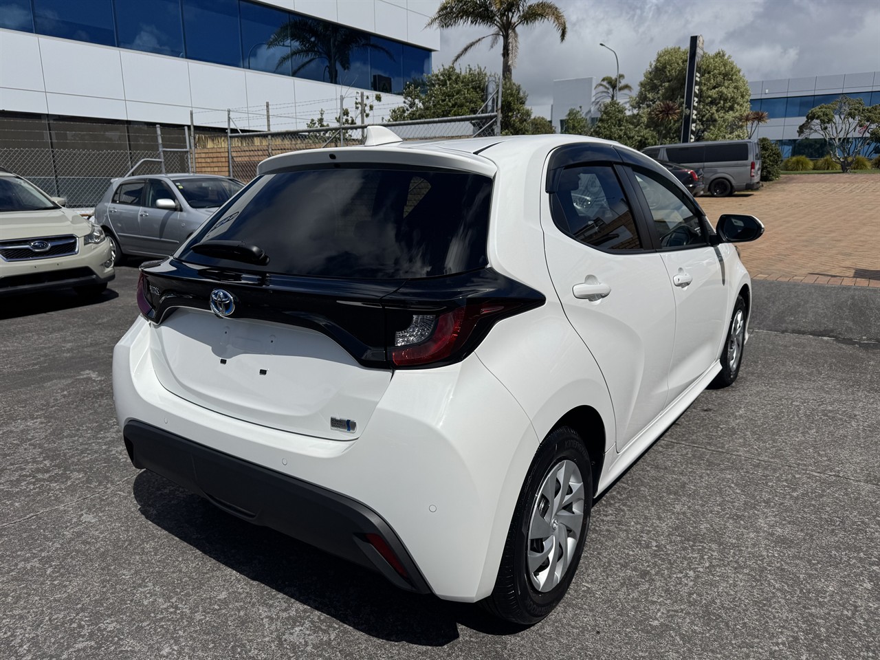 2021 Toyota YARIS thumbnail