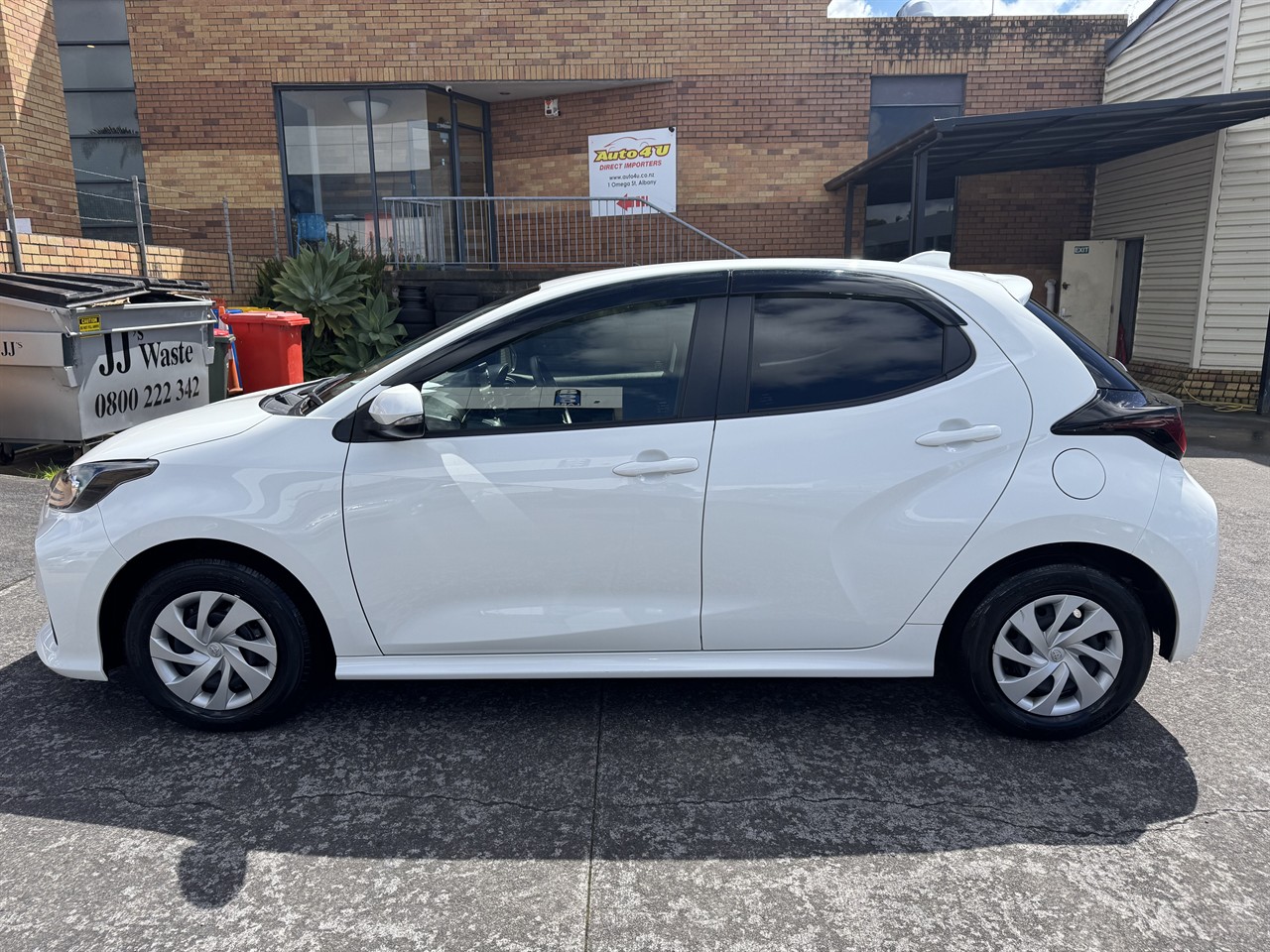 2021 Toyota YARIS thumbnail