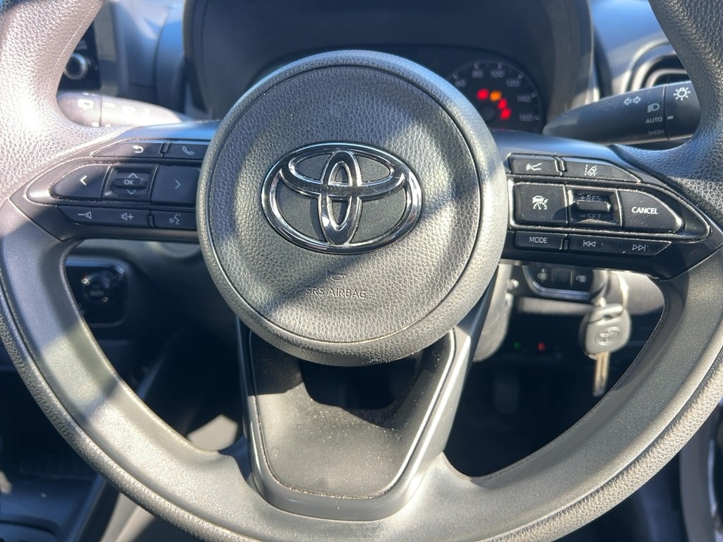 2021 Toyota YARIS thumbnail