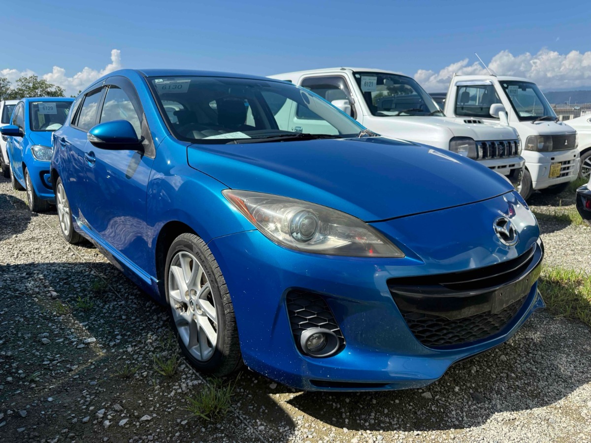 2012 Mazda Axela thumbnail