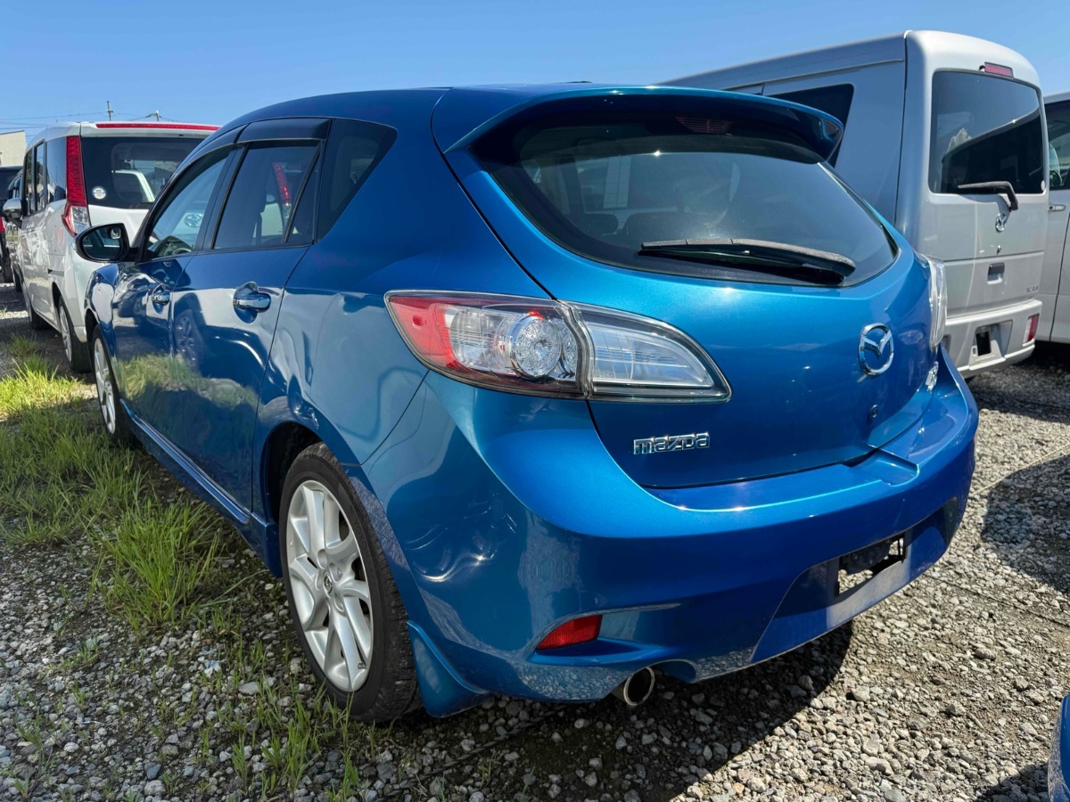 2012 Mazda Axela thumbnail