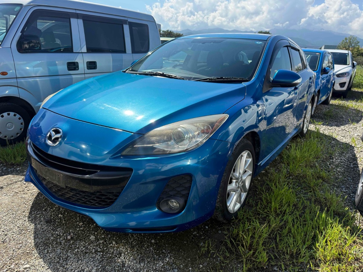 2012 Mazda Axela thumbnail