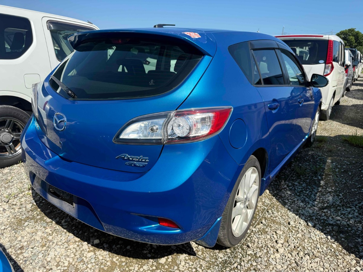 2012 Mazda Axela thumbnail