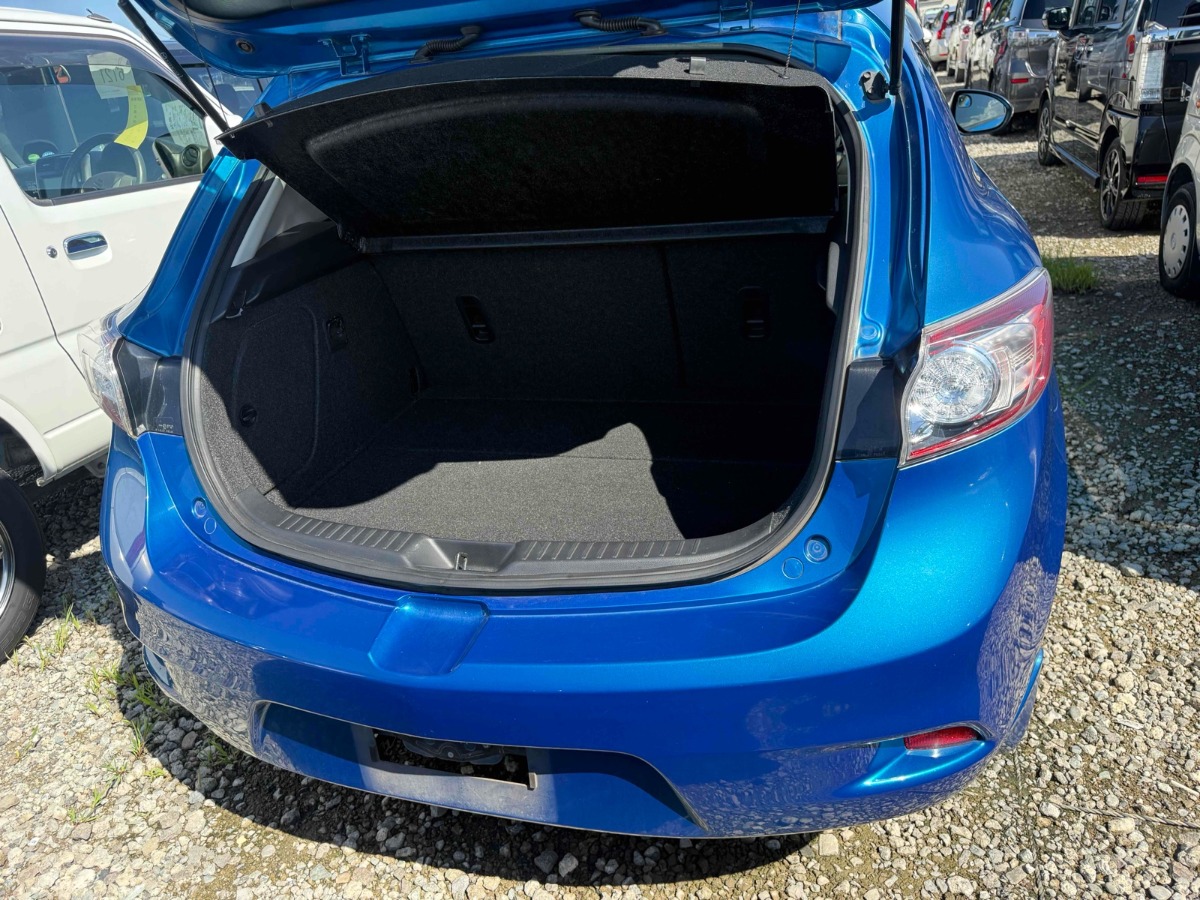 2012 Mazda Axela thumbnail