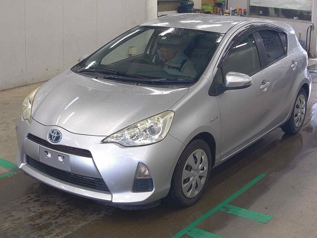 2014 Toyota Aqua thumbnail