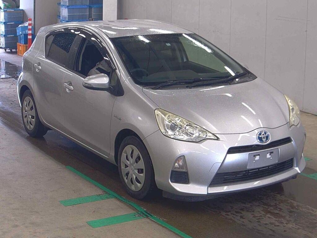 2014 Toyota Aqua thumbnail