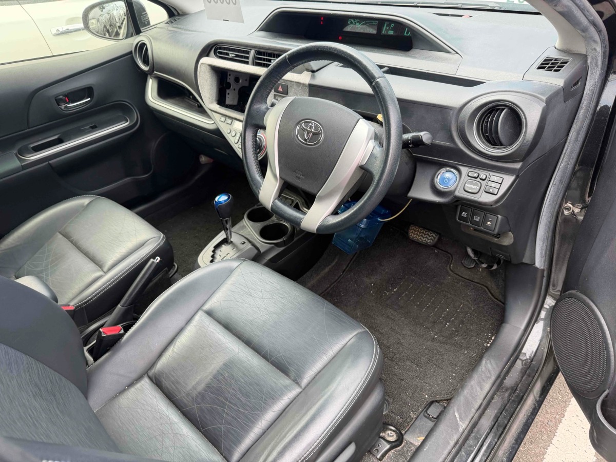 2013 Toyota Aqua thumbnail