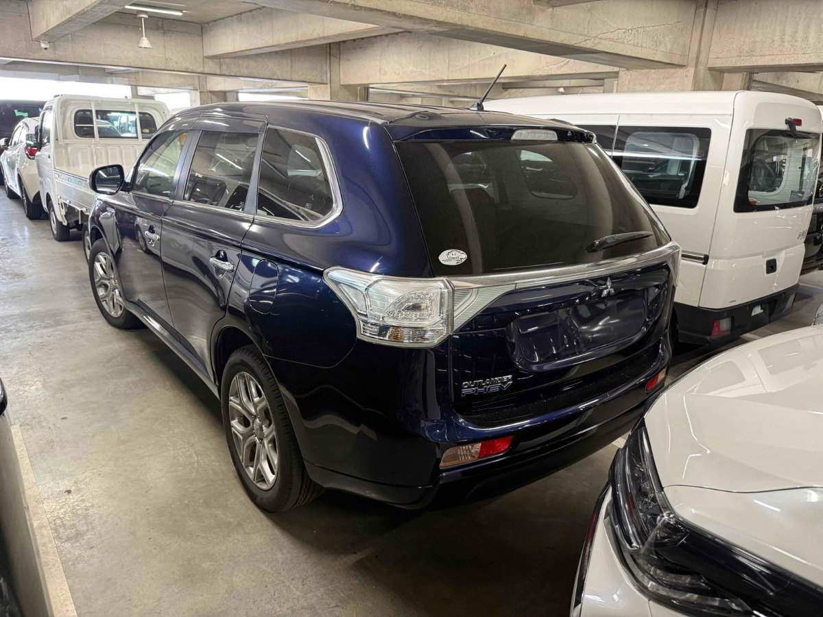 2015 Mitsubishi Outlander thumbnail