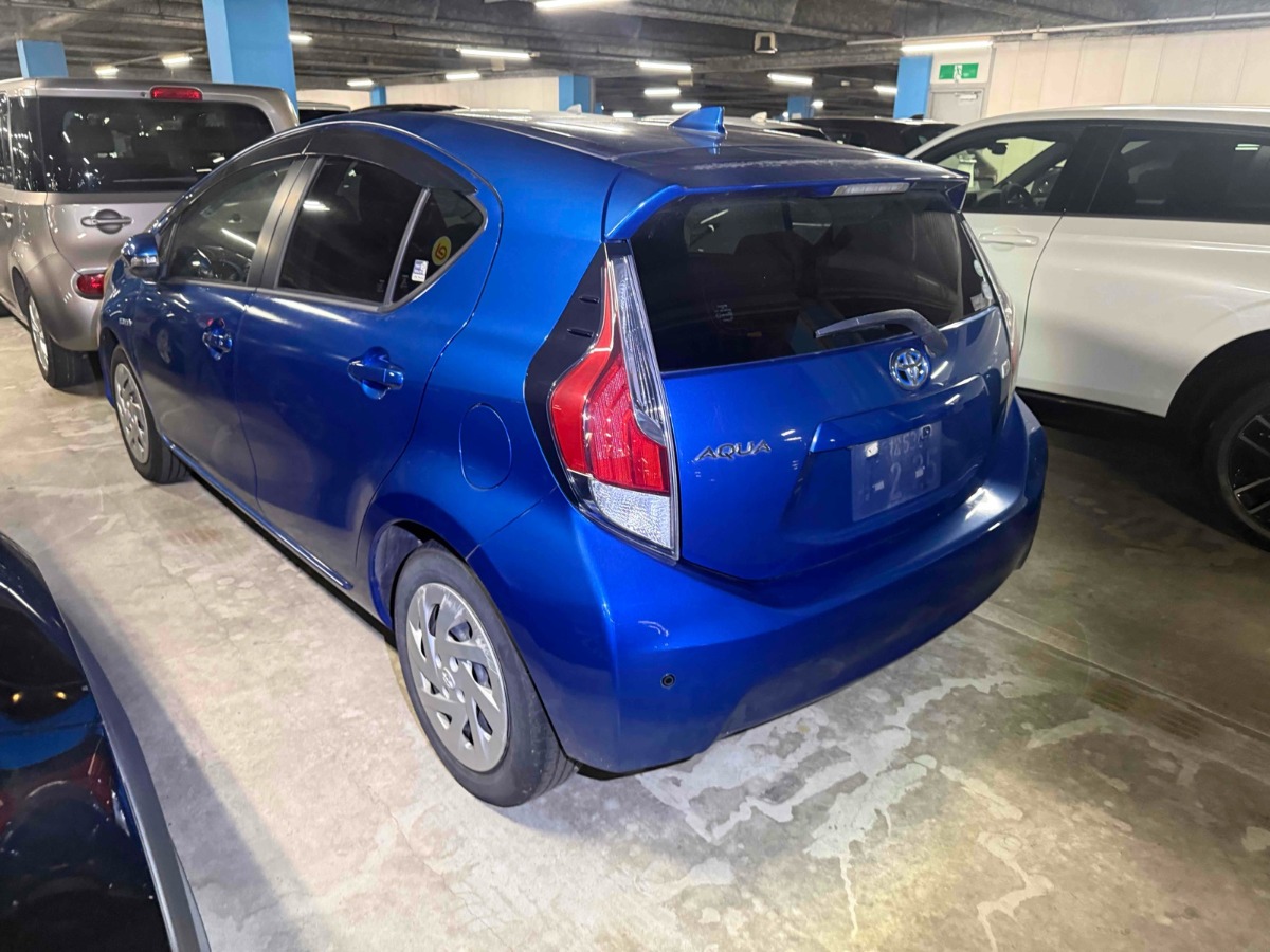 2016 Toyota Aqua thumbnail