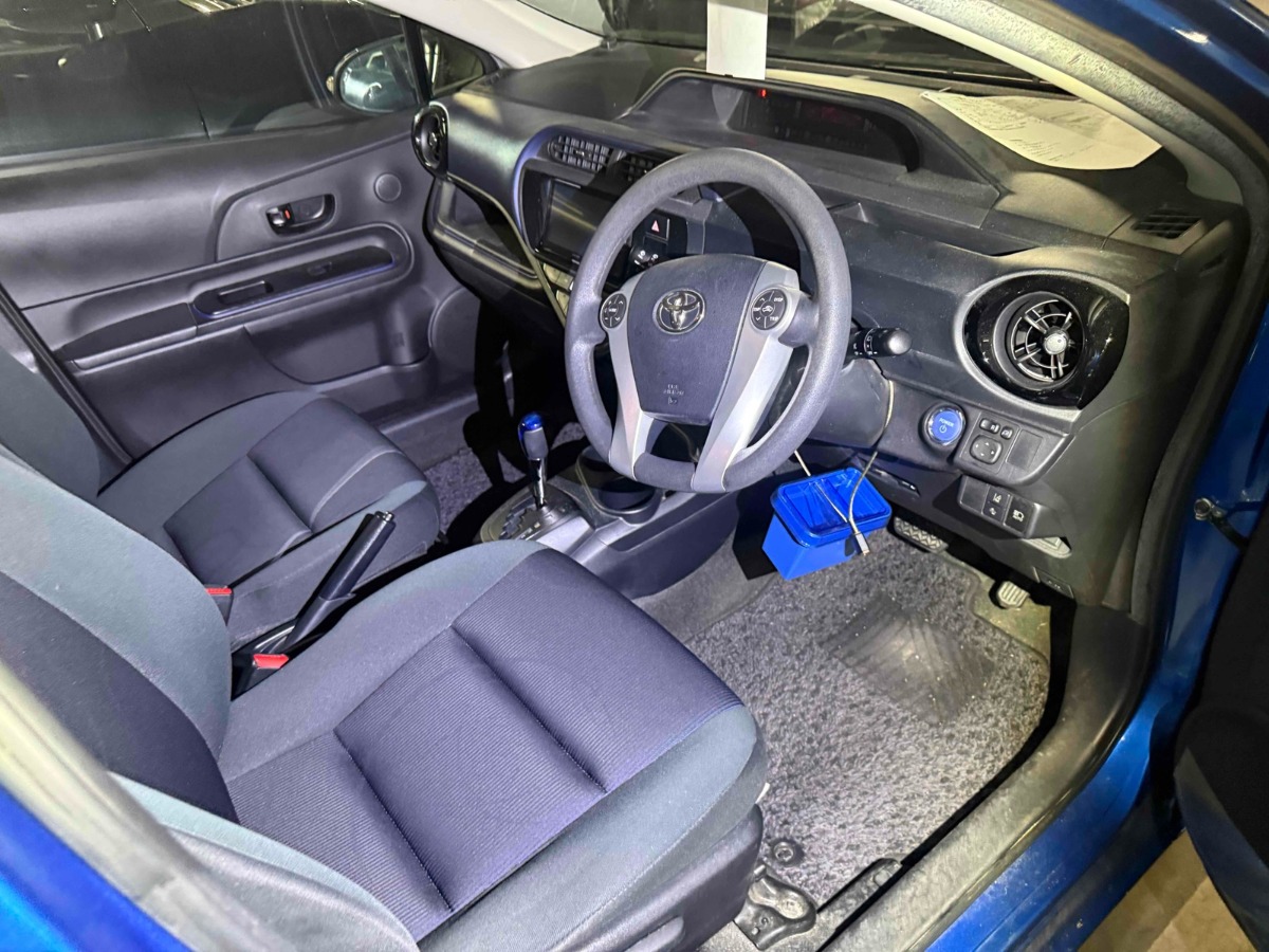 2016 Toyota Aqua thumbnail