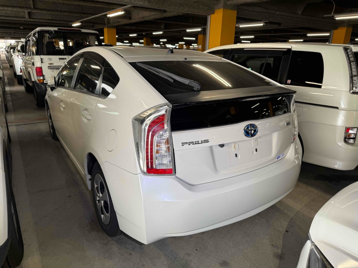 2013 Toyota Prius thumbnail