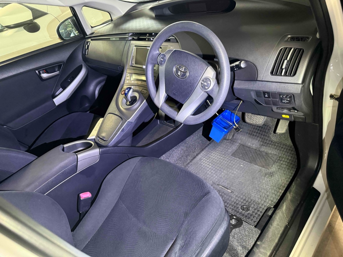 2013 Toyota Prius thumbnail