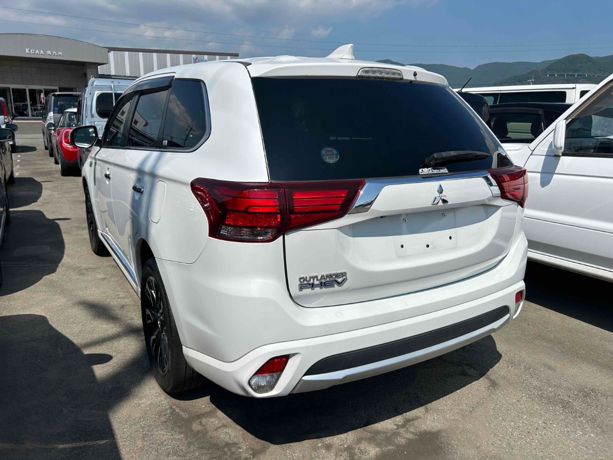 2015 Mitsubishi Outlander thumbnail