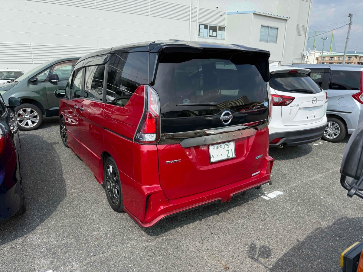 2018 Nissan Serena thumbnail