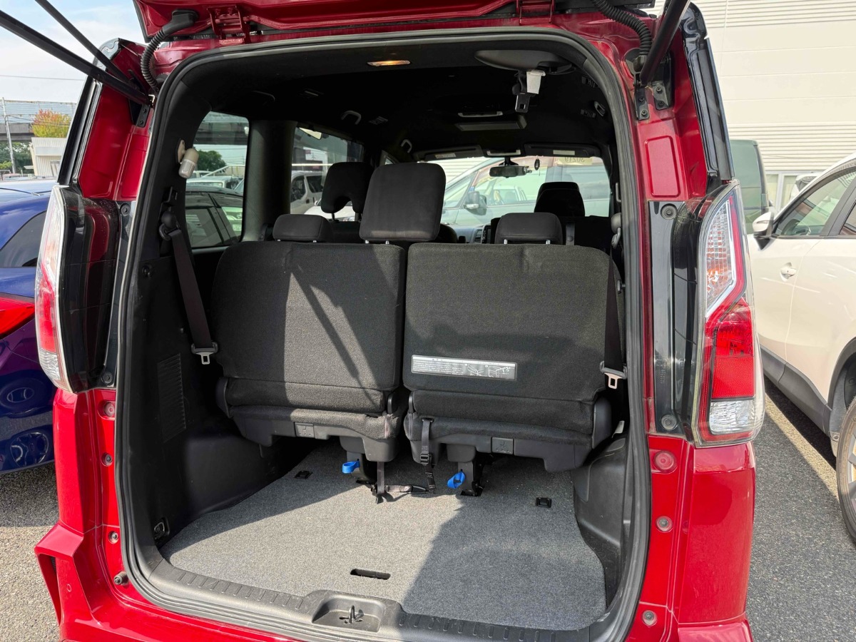 2018 Nissan Serena thumbnail