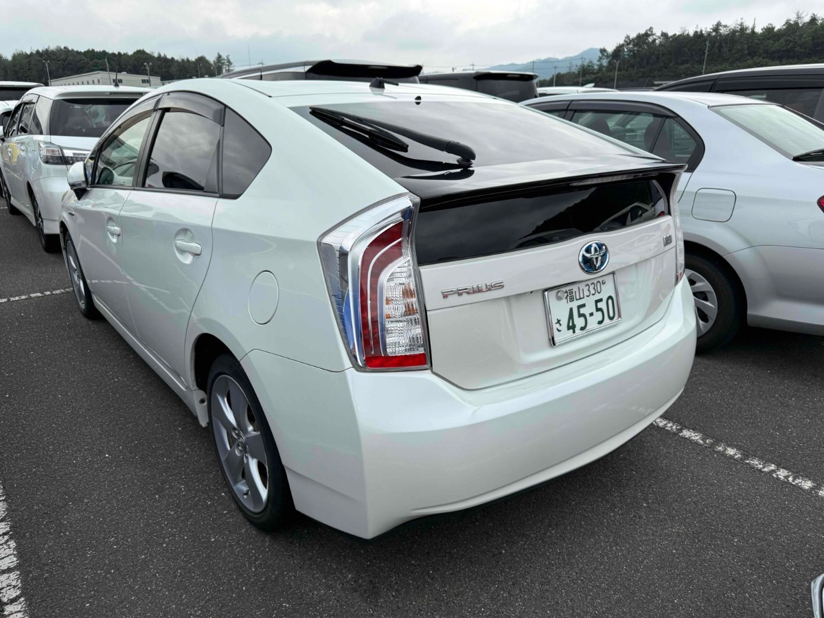 2012 Toyota Prius thumbnail