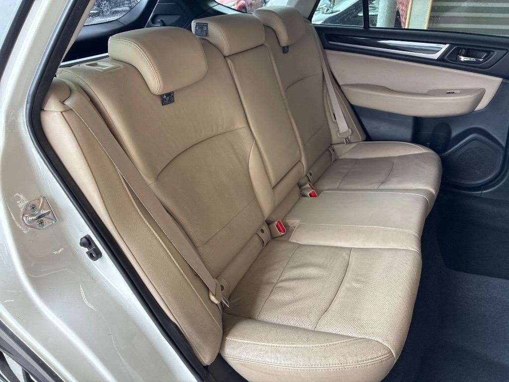 2016 Subaru Legacy thumbnail