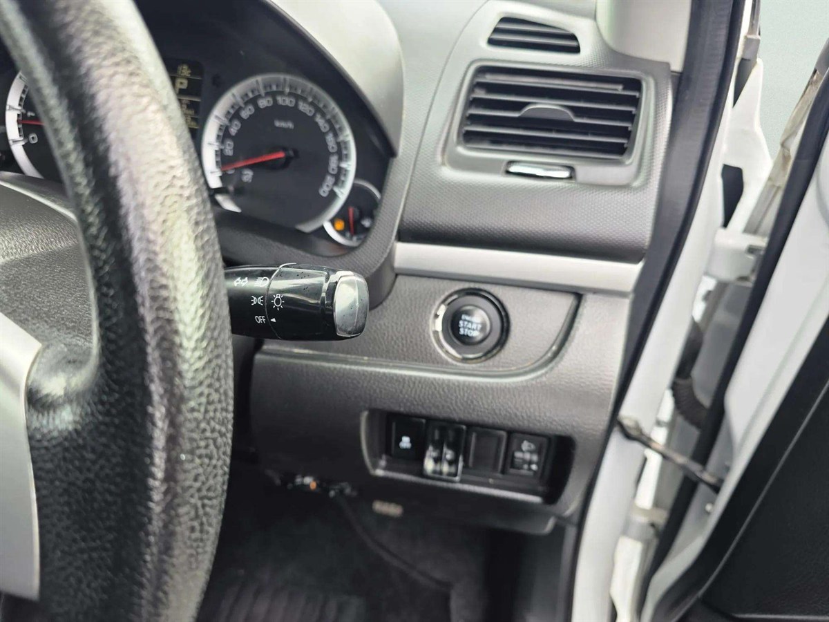 2015 Suzuki Swift thumbnail