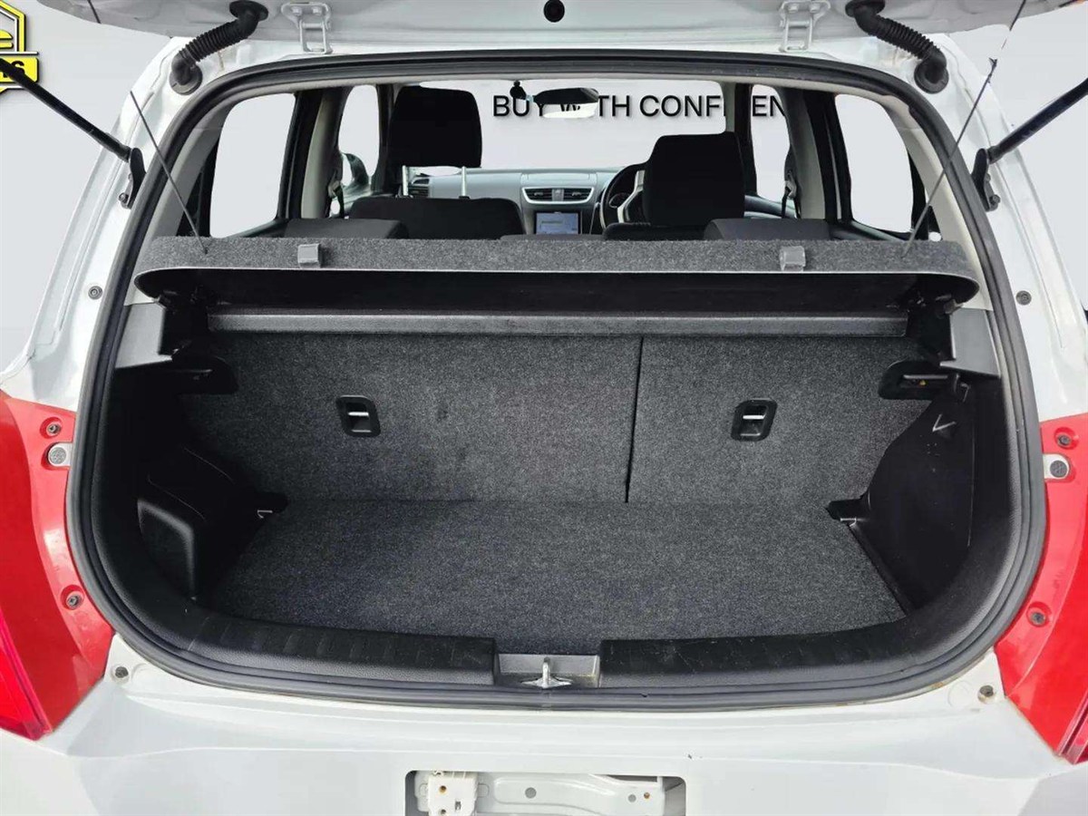 2015 Suzuki Swift thumbnail