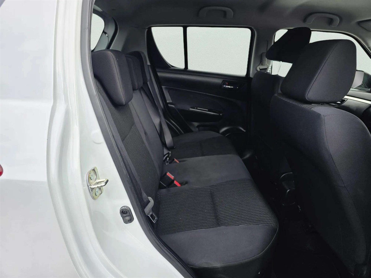 2015 Suzuki Swift thumbnail