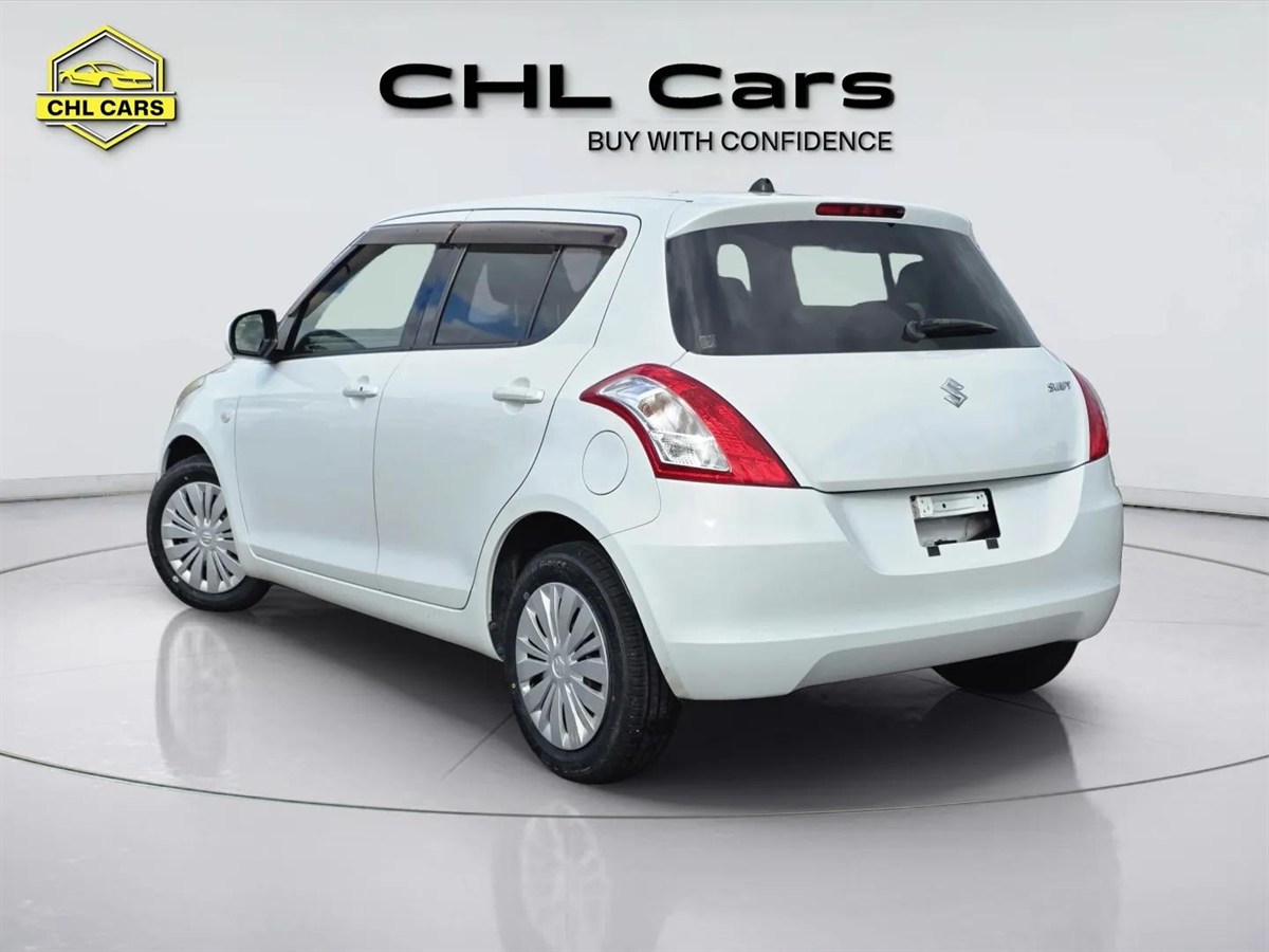 2015 Suzuki Swift thumbnail