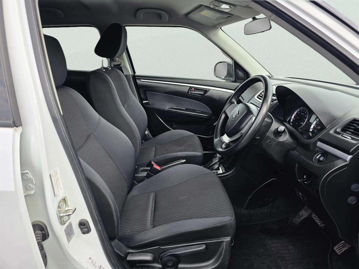 2015 Suzuki Swift thumbnail