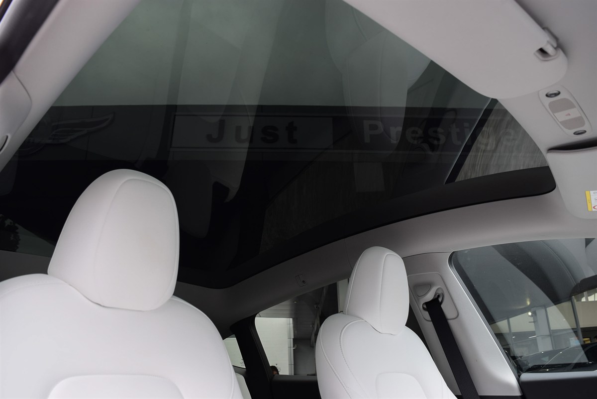 2023 Tesla Model thumbnail