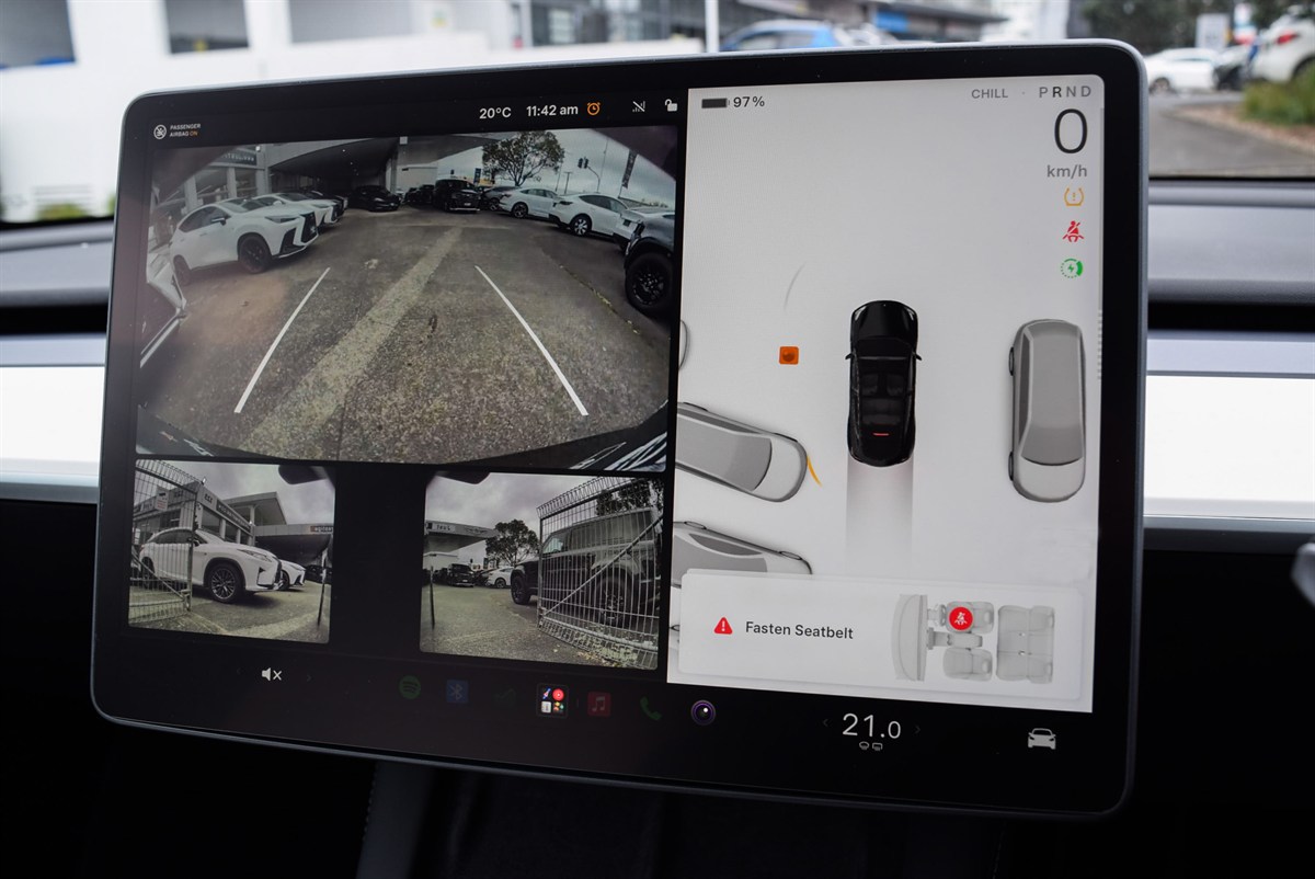 2023 Tesla Model thumbnail