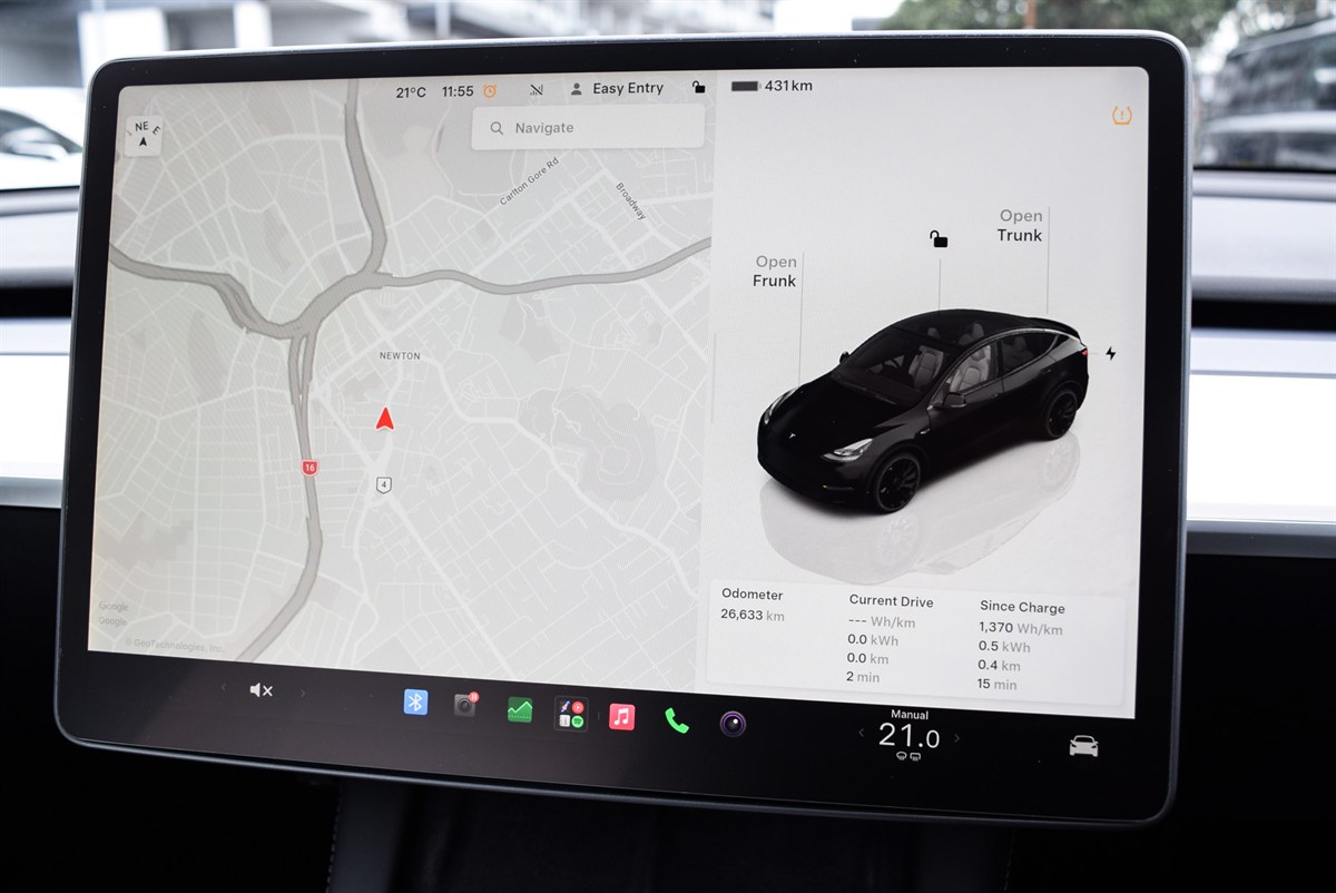 2023 Tesla Model thumbnail