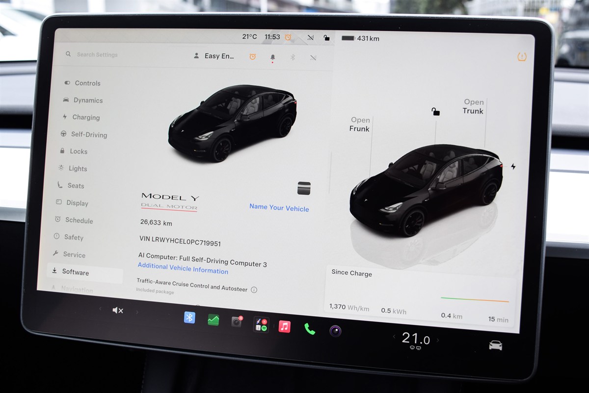 2023 Tesla Model thumbnail
