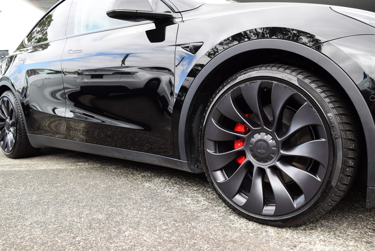 2023 Tesla Model thumbnail
