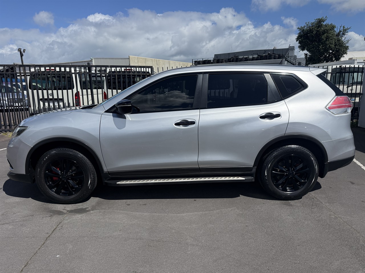 2015 Nissan X-Trail thumbnail