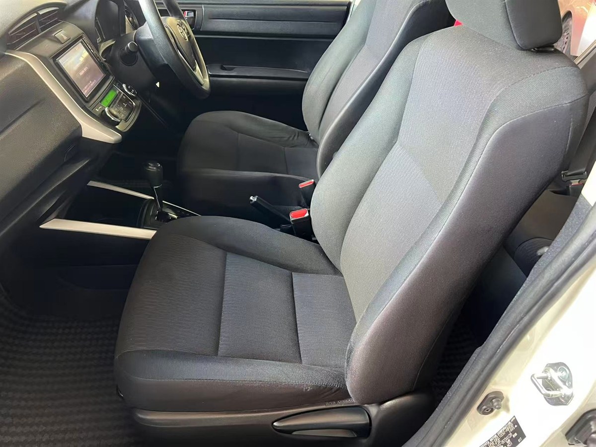 2016 Toyota Corolla thumbnail