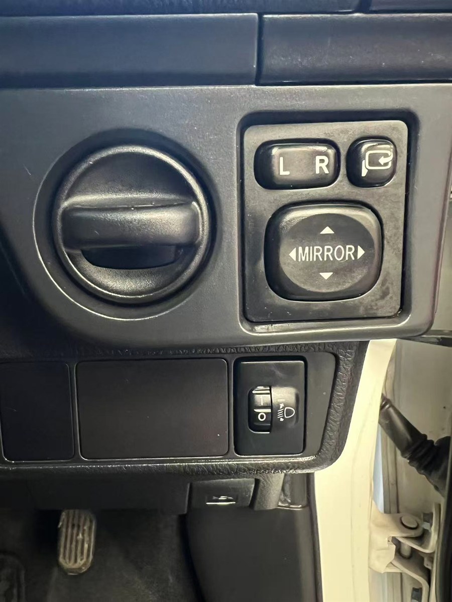 2016 Toyota Corolla thumbnail