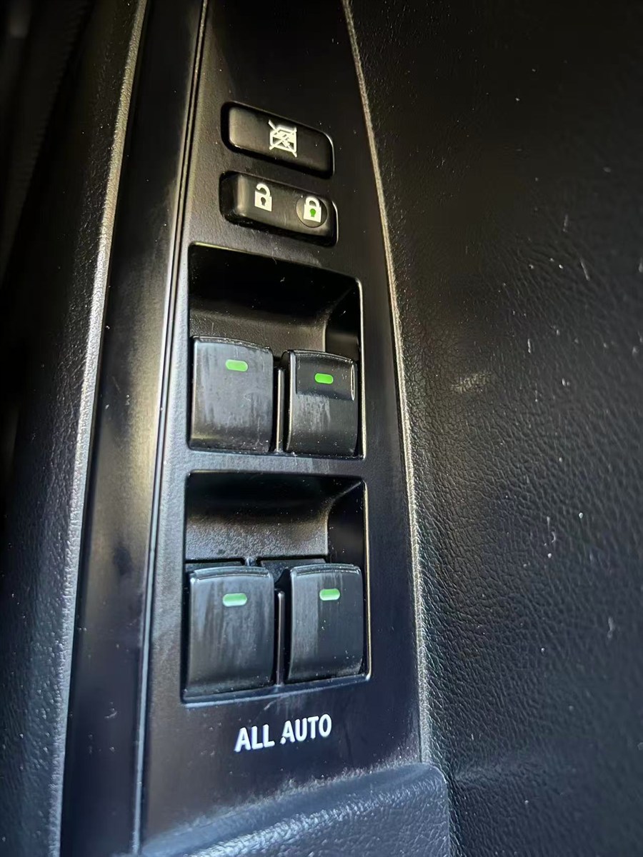 2016 Toyota Corolla thumbnail