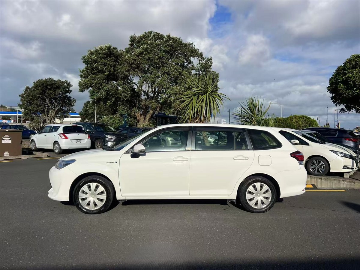 2016 Toyota Corolla thumbnail