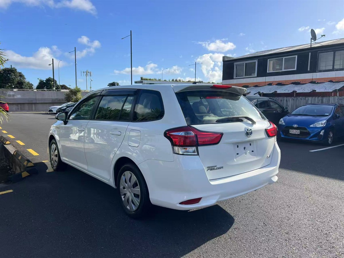 2016 Toyota Corolla thumbnail