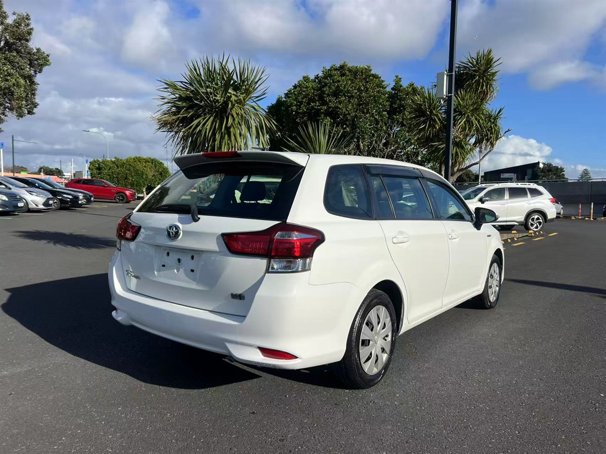 2016 Toyota Corolla thumbnail