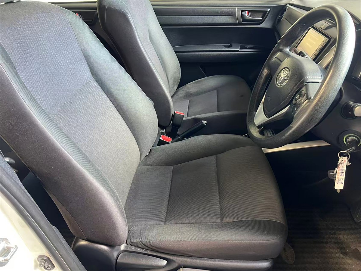 2016 Toyota Corolla thumbnail