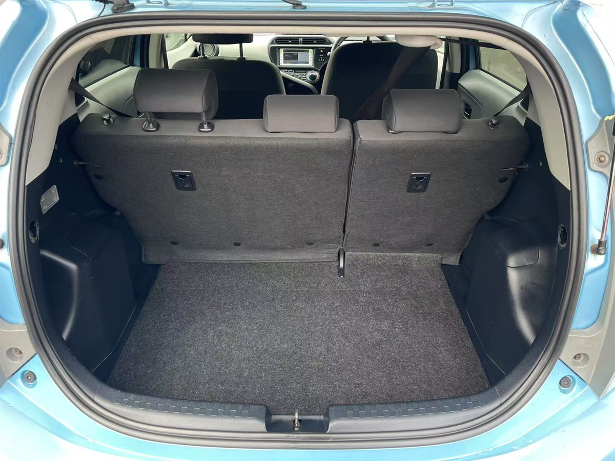 2012 Toyota Aqua thumbnail