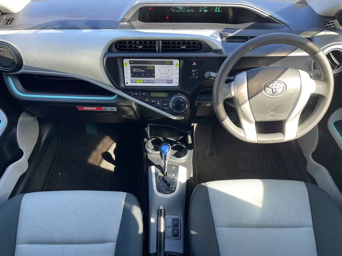 2012 Toyota Aqua thumbnail
