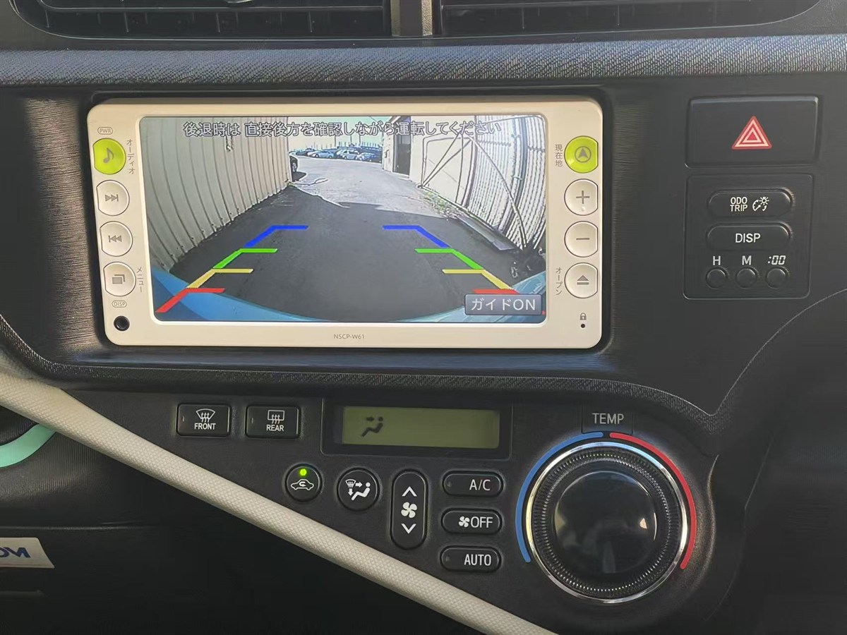 2012 Toyota Aqua thumbnail