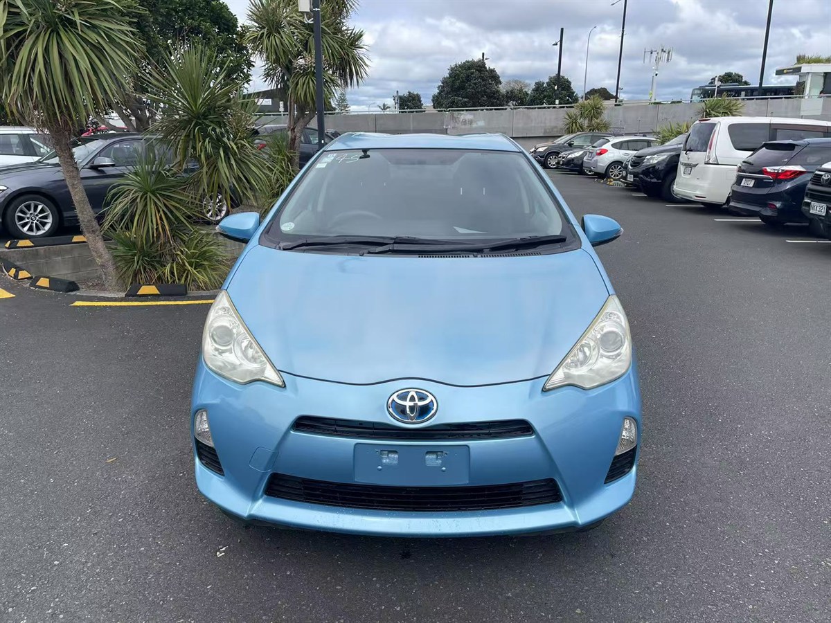 2012 Toyota Aqua thumbnail