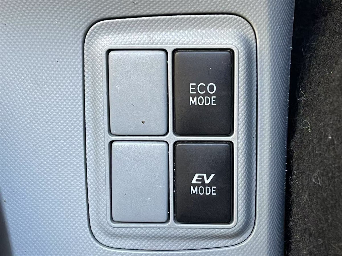2012 Toyota Aqua thumbnail